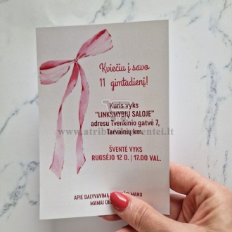 Gimtadienio kvietimas su kaspinu