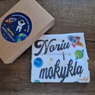 Marškinėliai dovanų dėžutėje "Noriu į mokyklą" Kosmosas